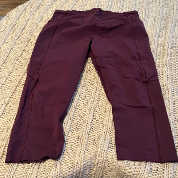LuLuLemon. Midrise Bergundy Cropped Leggings woman’s size 12 - Picture 1 of 12